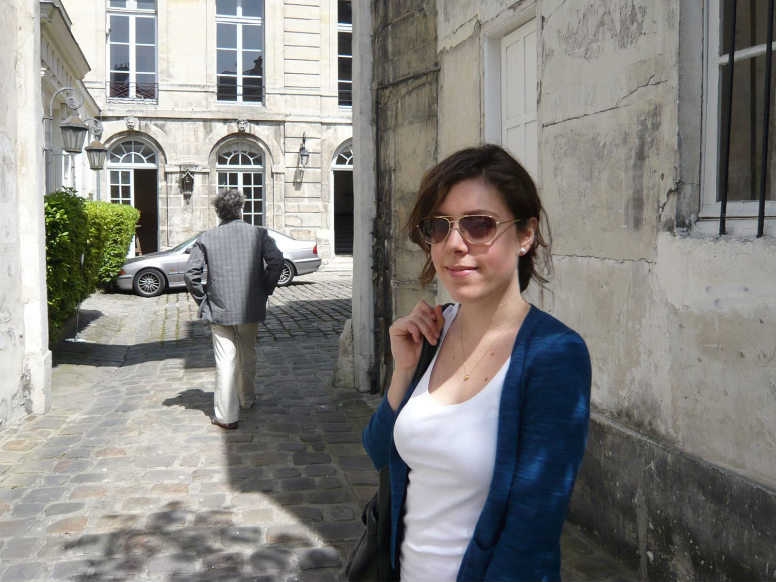 Kate Osba wandering around Paris in 2007.